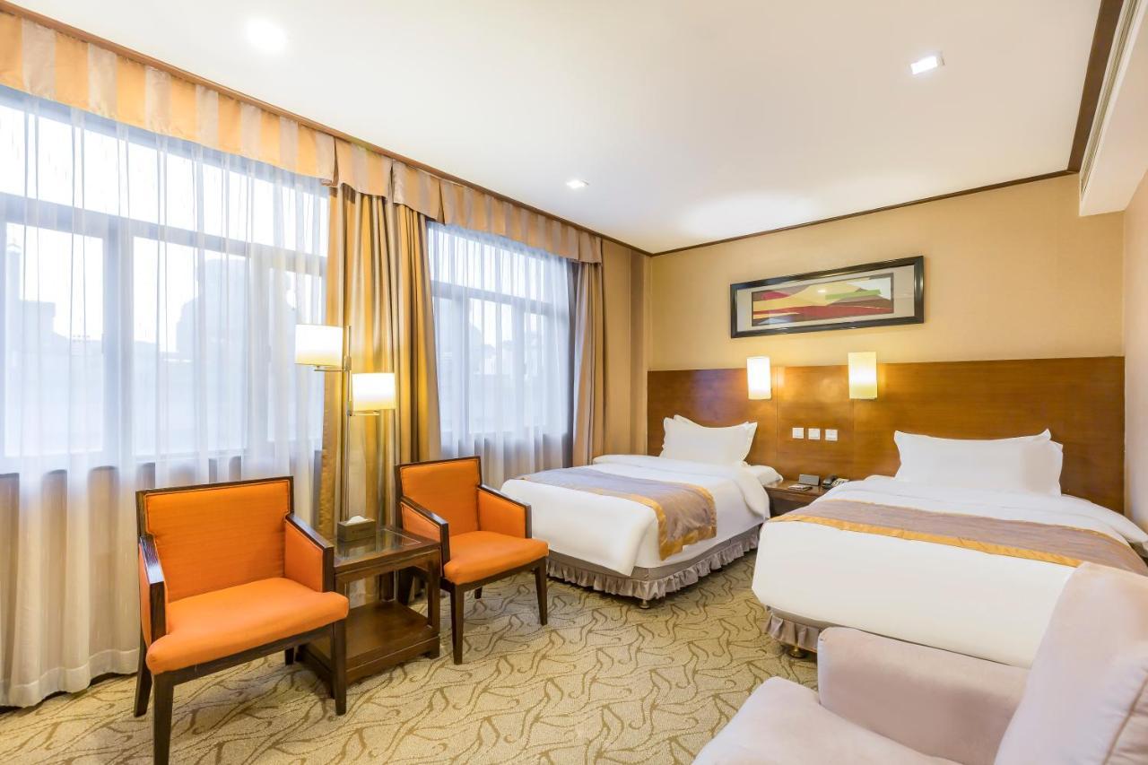 Jinlong Hotspring Hotel 4*