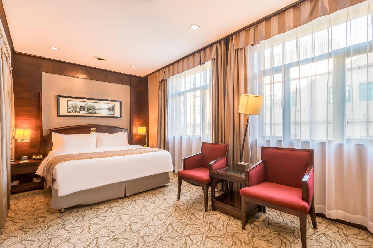 Jinlong Hotspring Hotel 4*