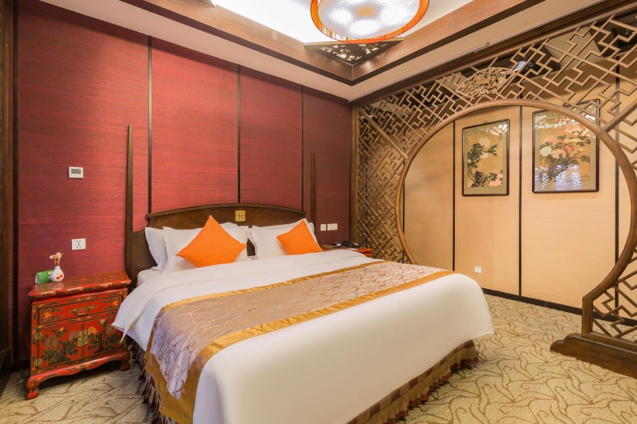 Jinlong Hotspring Hotel 4*