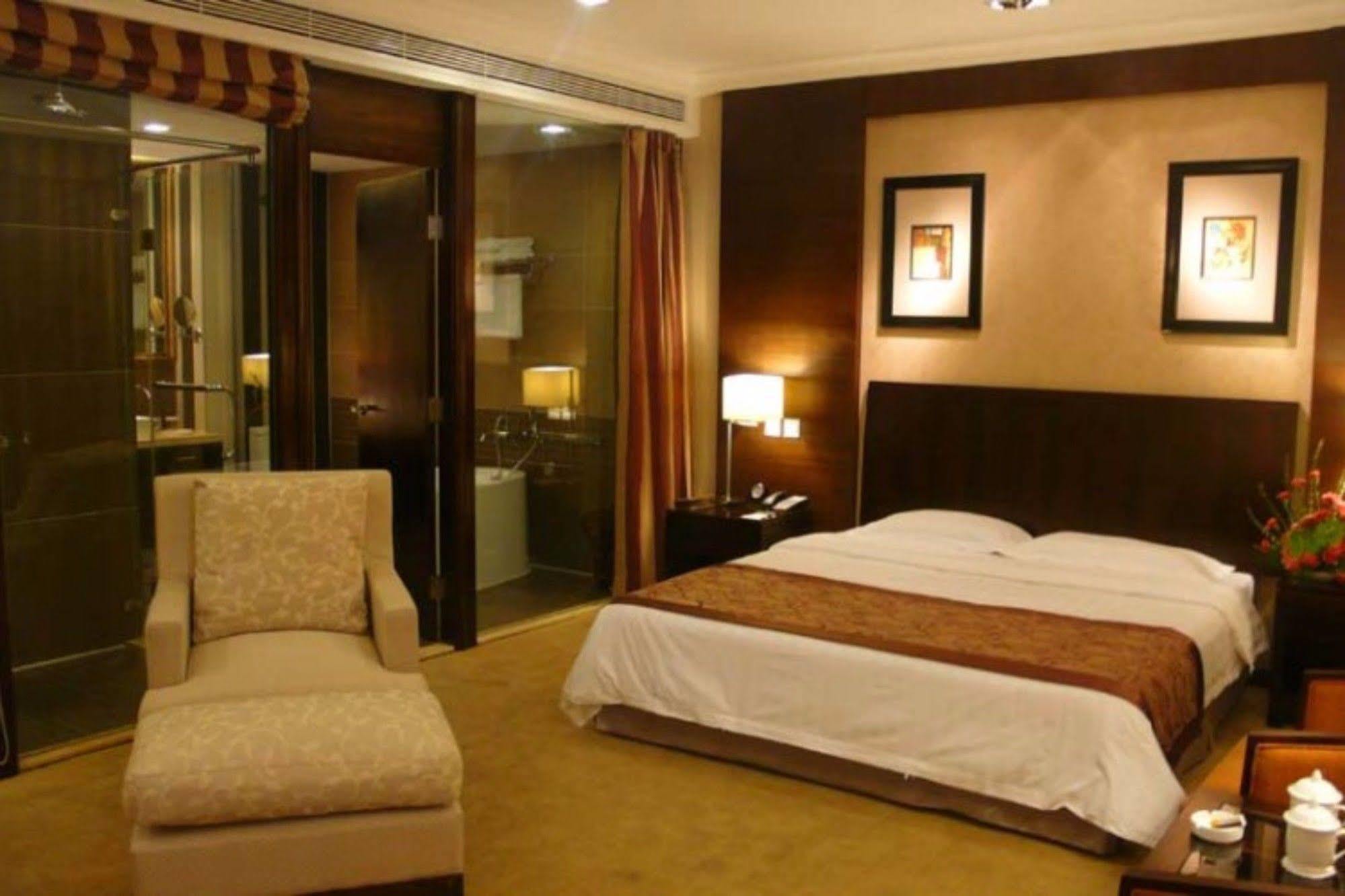 Jinlong Hotspring 4*
