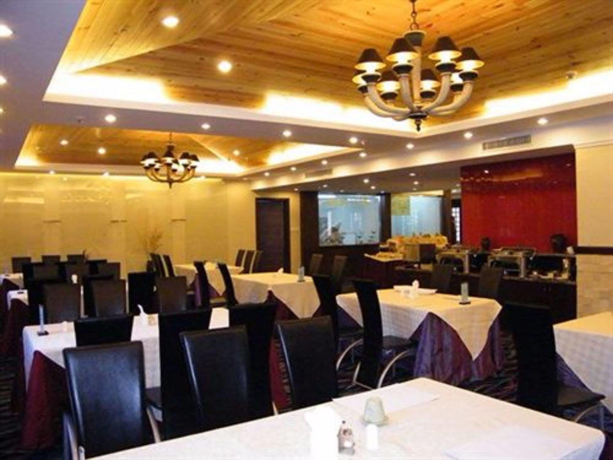 Jinlong Hotspring Hotel 4*